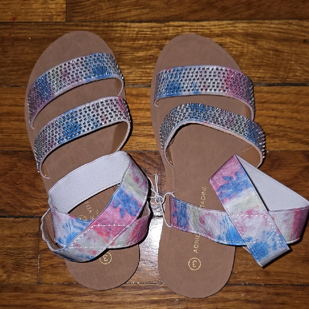 Adrienne Vittadini Sandals in Girls Size 3